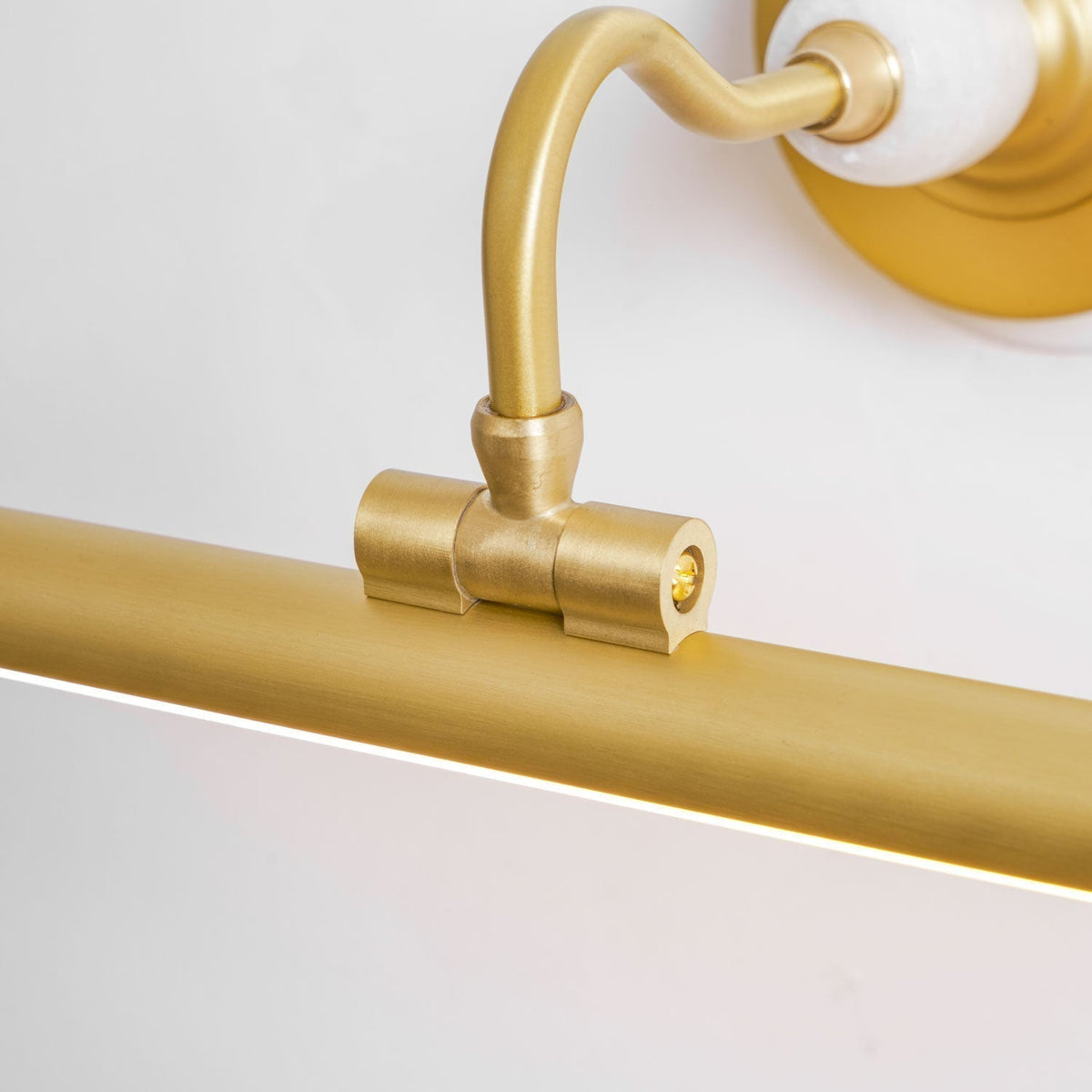 Stellar Applique Murale Linéaire Élégante - Neutralighting