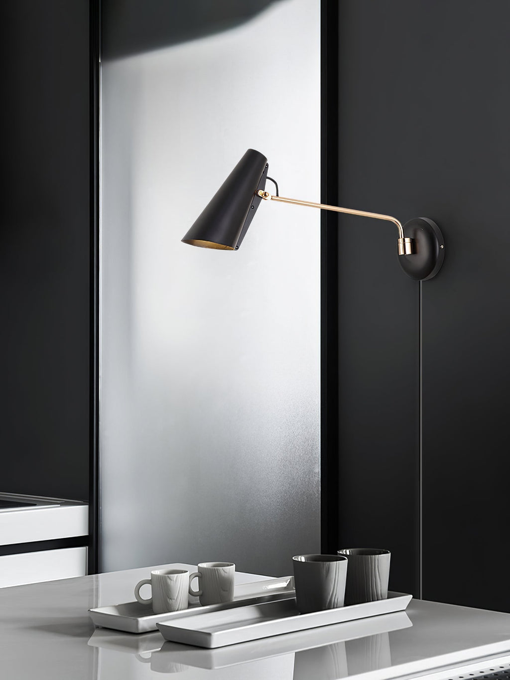Izoren Elegance Birdy Plug-in Wall Lamp - Neutralighting