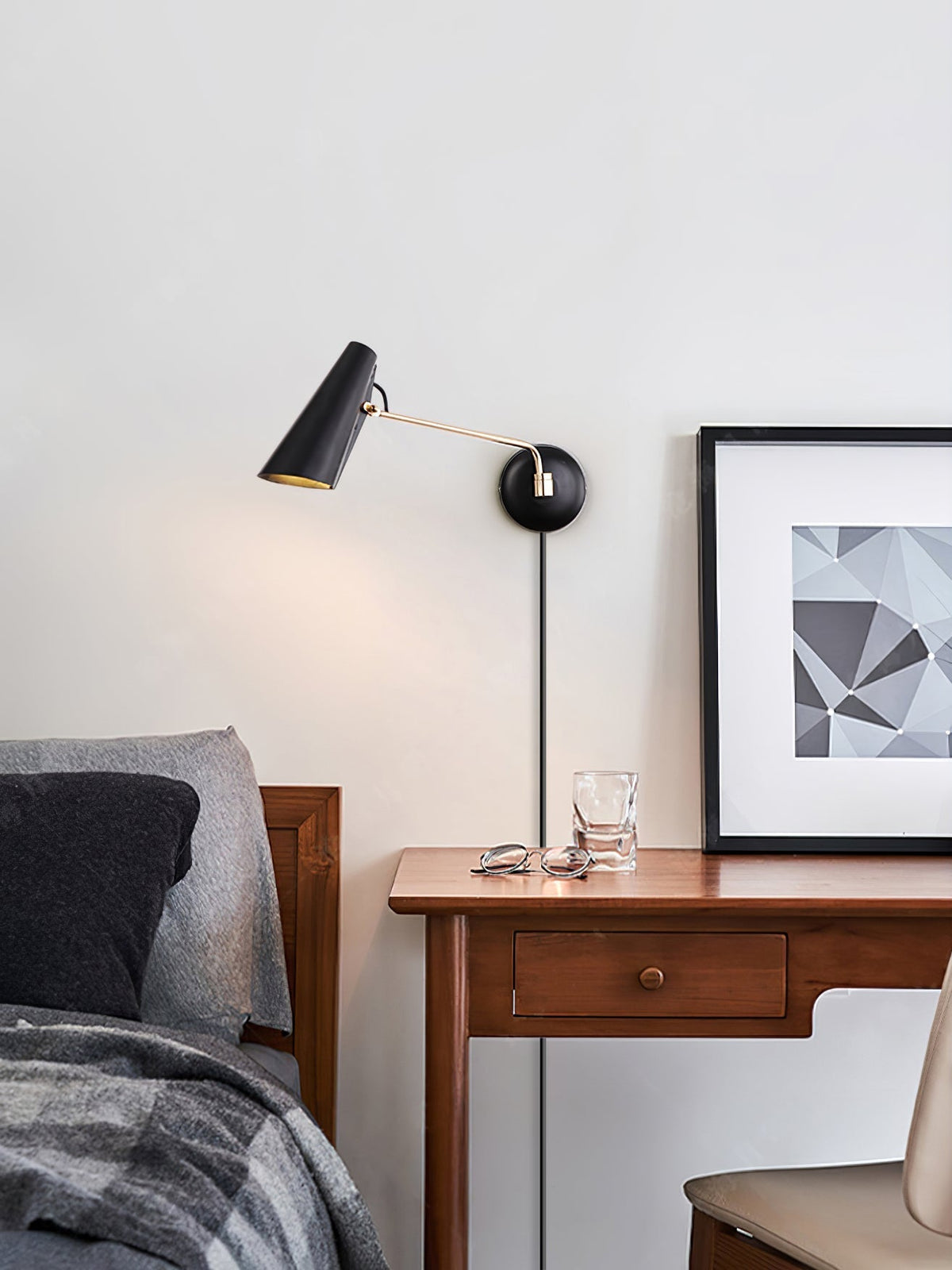 Izoren Elegance Birdy Plug-in Wall Lamp - Neutralighting