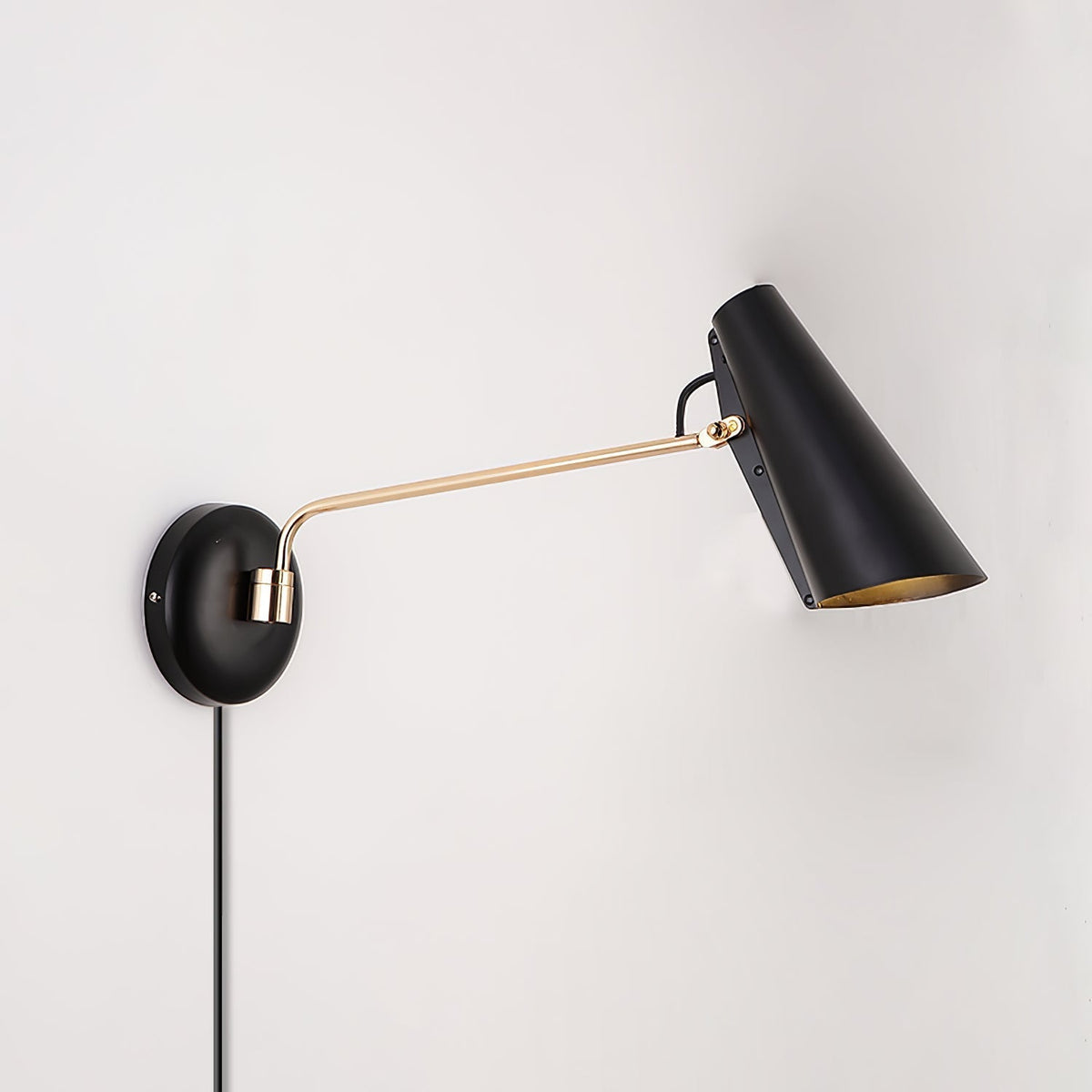 Izoren Elegance Birdy Plug-in Wall Lamp - Neutralighting