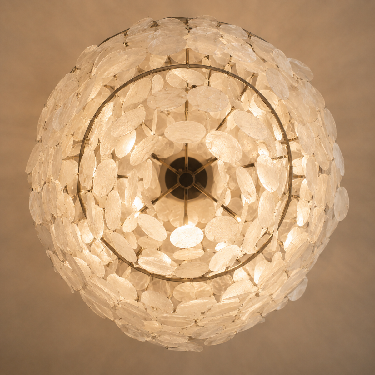 Cascade — Lustre suspendu en nacre