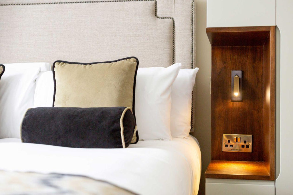 Embedded Bedside Plug-in Sconce – detail 37