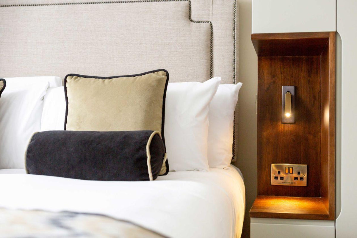 Embedded Bedside Plug-in Sconce – detail 37
