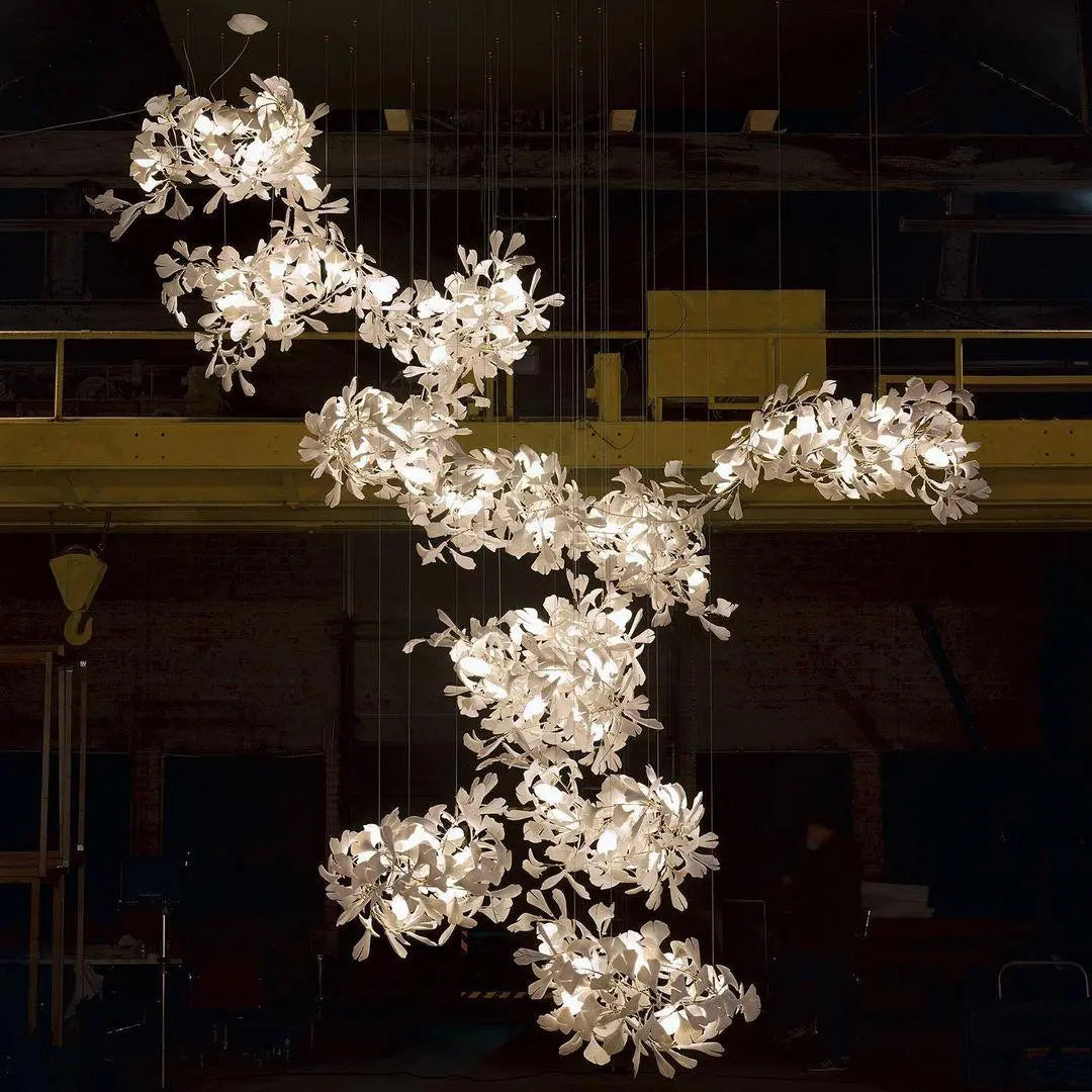 Suspension Florale En Métal Doré - Maison Lumina