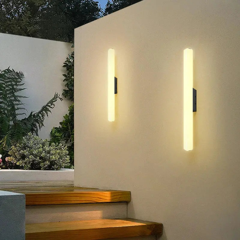 Applique Murale Extérieure Élégante - Maison Lumina