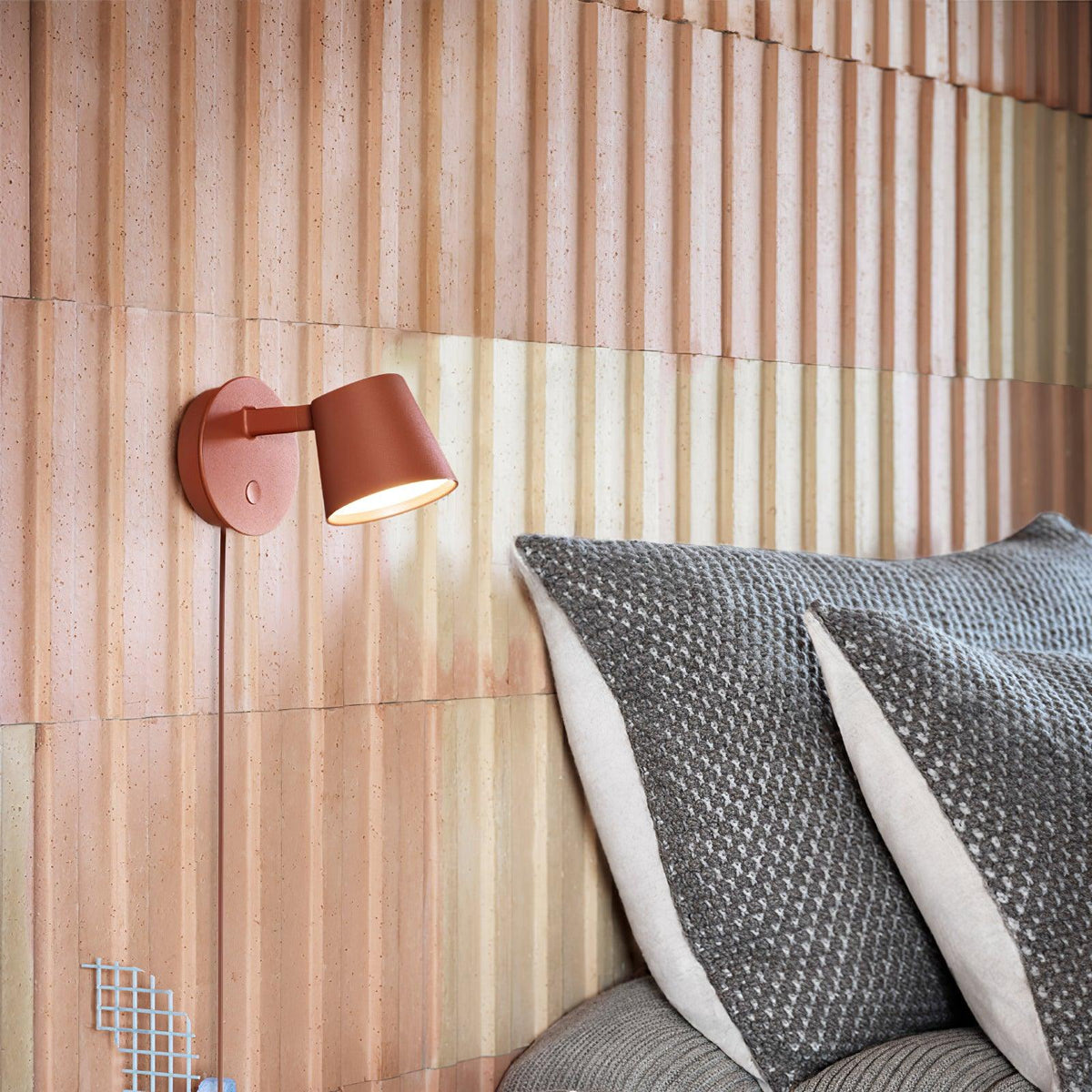 Olmirara Modern Minimalist Plug-In Wall Lamp - Neutralighting