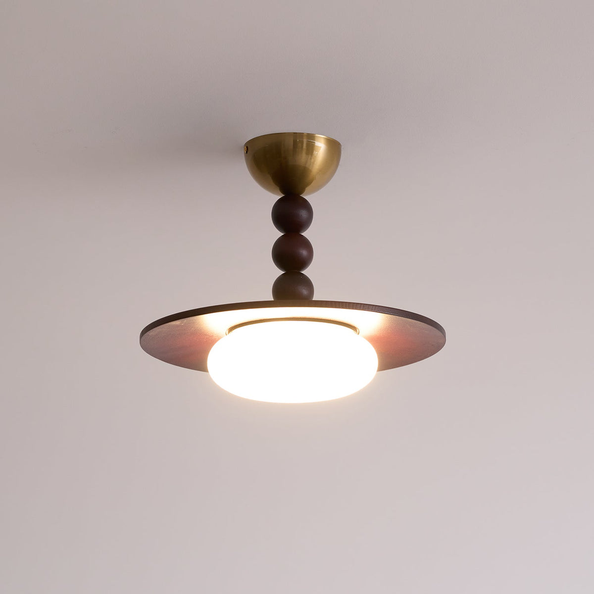 Yeste Plafonnier couleur noyer et imitation albâtre blanche - Neutralighting