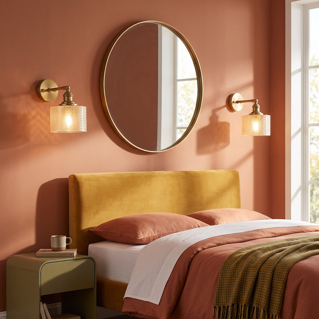 Applique murale design à LED dorée et abat-jour en verre rétro