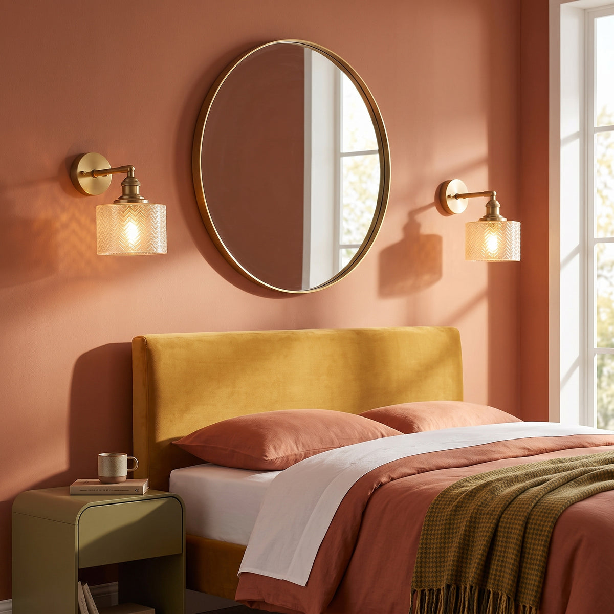 Applique murale design à LED dorée et abat-jour en verre rétro