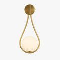 Applique murale design à LED dorée avec boule en verre blanc Shadow